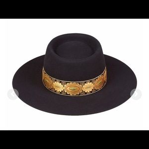 Lack of colour boater